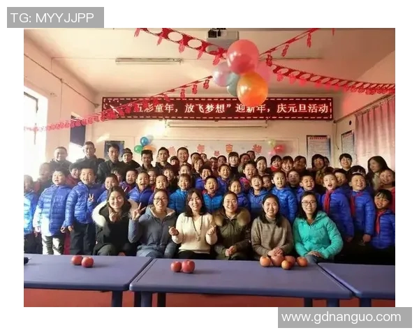 足球明星闪耀时刻祝福贺卡传递激情与梦想的温暖心意