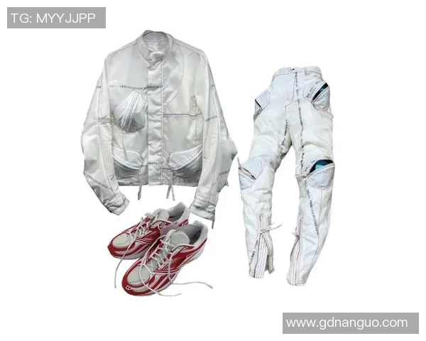 时尚与运动完美结合足球明星图案体恤引领潮流新风尚