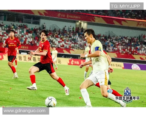 足球明星闪耀舞台精彩表演节目带你领略不一样的足球魅力与激情