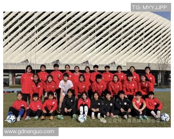 香港足球明星倾情助阵女足赛事展现风采与实力