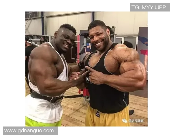 被拎起来的足球明星背后的故事与荣耀与挑战的交织